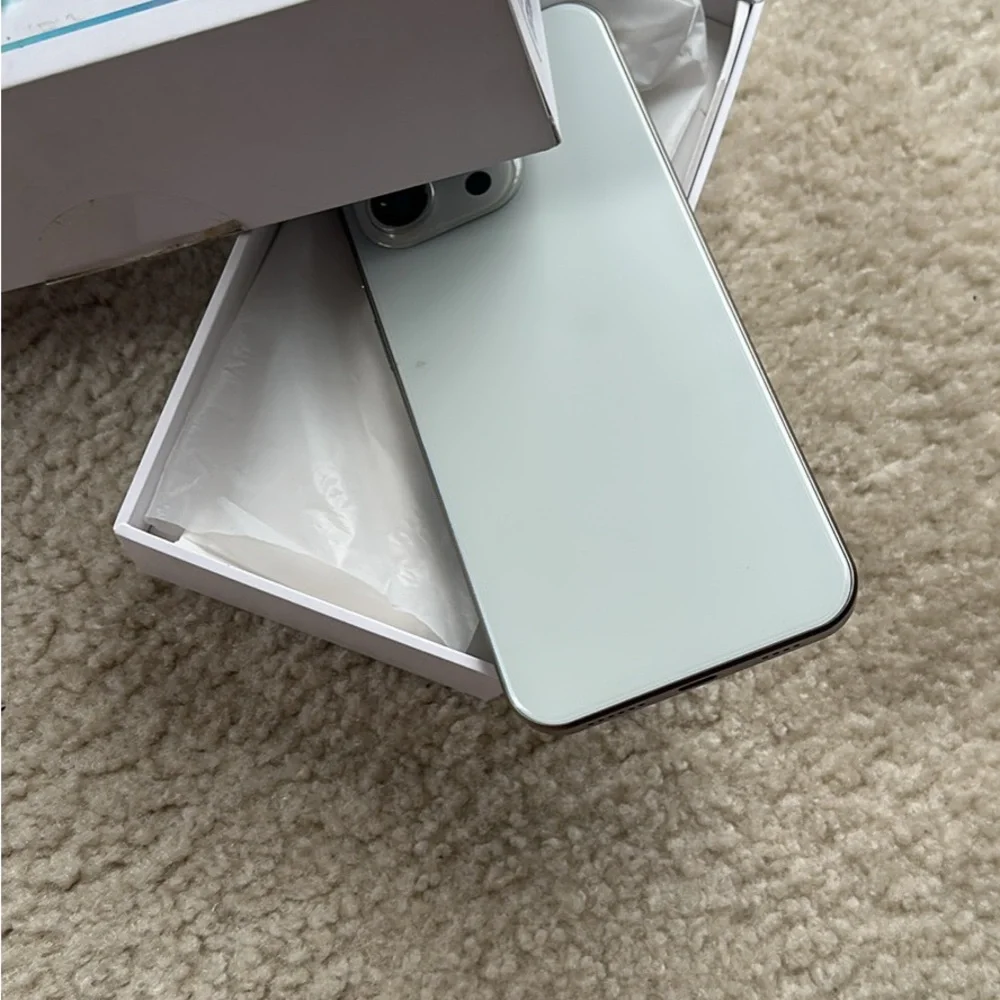 Android phone - Silver
